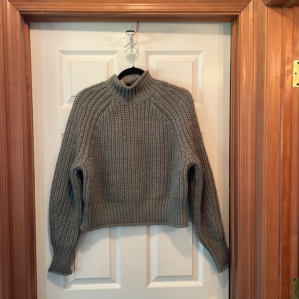 H&M sweater turtle neck, size small